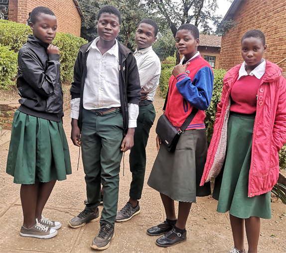 Bild Innocent mit seinen Mitschülern