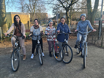Bild Fahrradschülerinnen